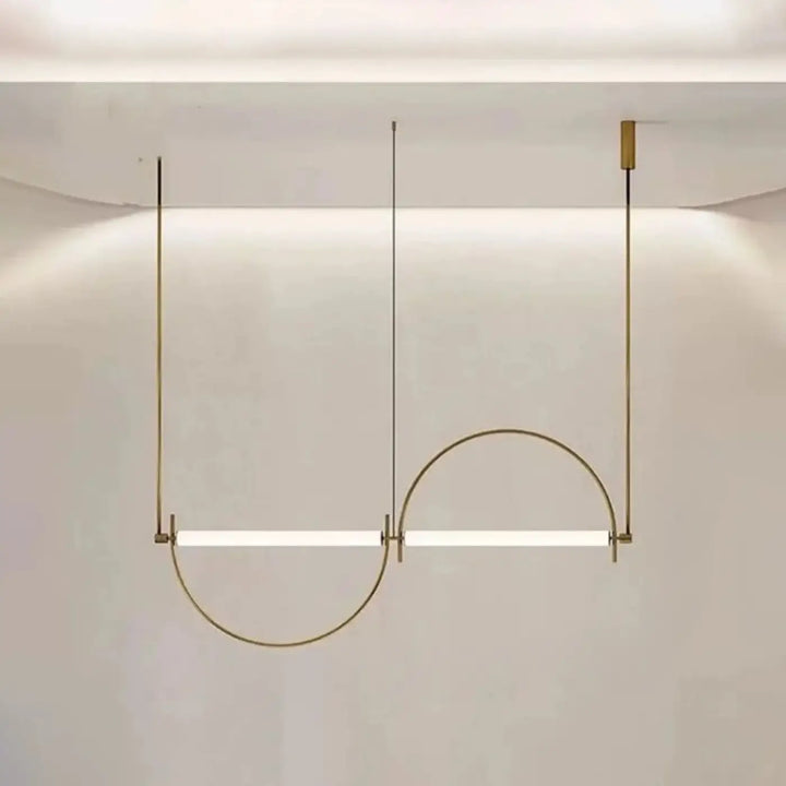 Suspension luminaire modern minimalist avec deux barres led horizontales suspendues par tiges en laiton finition métallique chaude