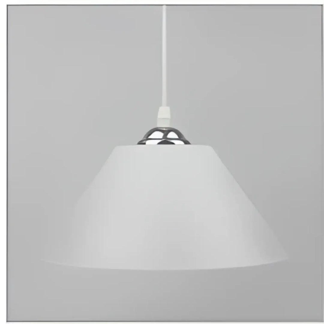 Suspension luminaire forme conique en verre dépoli blanc avec fixation métallique chromée pour décoration intérieure