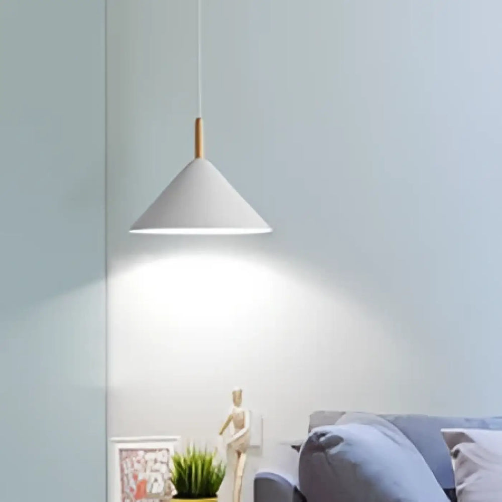 Suspension luminaire temari conique blanche avec accent en bois pour un luminaire moderne élégant