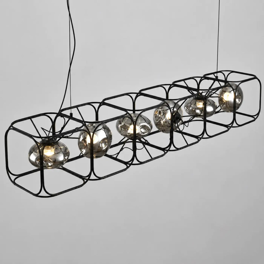 Suspension luminaire hexora noire en métal avec cinq globes en verre sphériques structure alvéolaire moderne