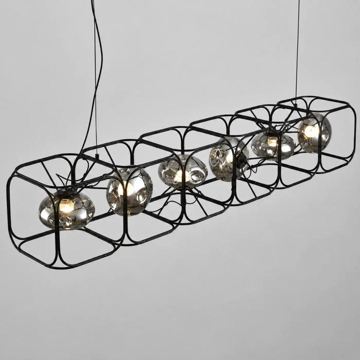 Suspension luminaire hexora noire en métal avec cinq globes en verre sphériques structure alvéolaire moderne