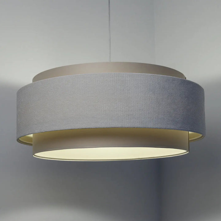 Suspension luminaire moderne doblo classic avec abat-jour tissu crème texturé gris et intérieur teinté chaud