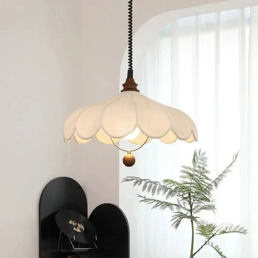 Suspension moderne en tissu ondulé blanc design élégant