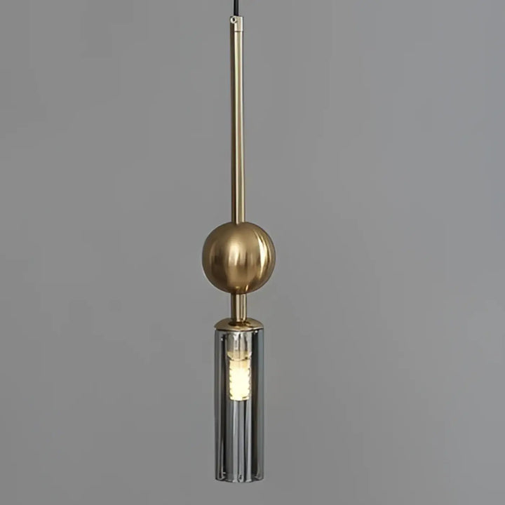 Suspension luminaire krysta avec boule métallique en laiton poli et abat-jour cylindrique en verre chrome moderne