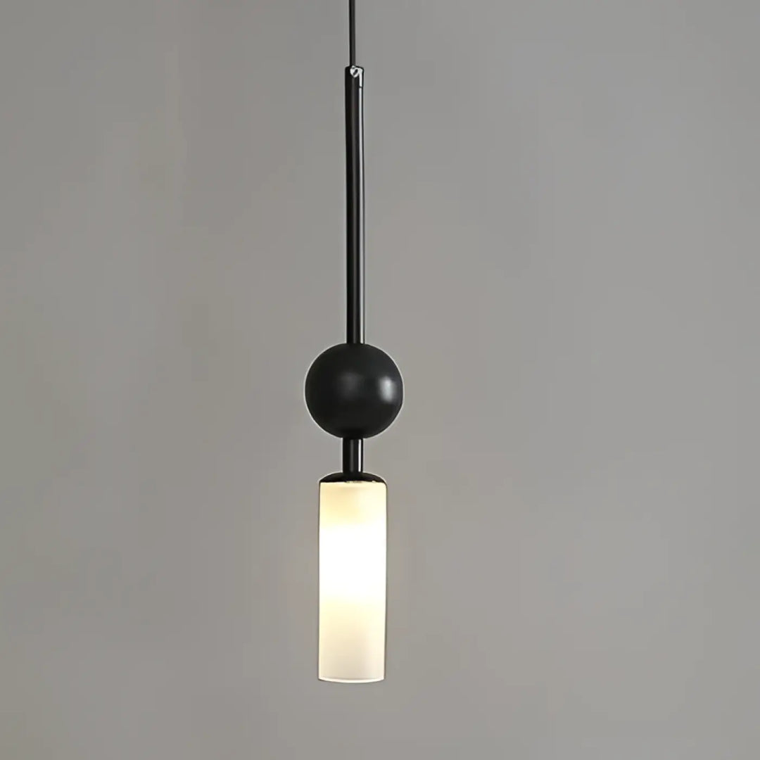 Suspension luminaire krysta avec boule métallique noire et diffuseur cylindrique en verre dépoli