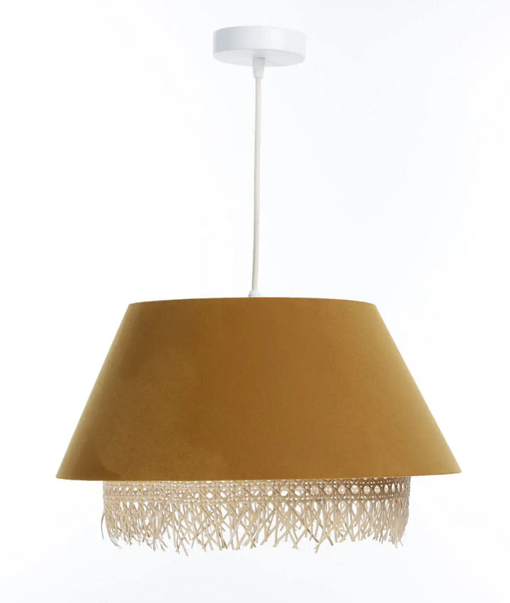 Suspension luminaire moutarde en velours avec détail en macramé crème pour décoration intérieure élégante
