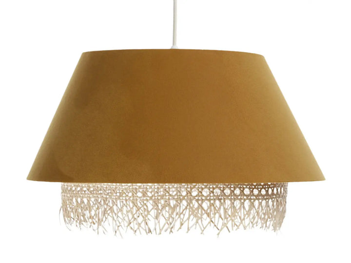 Suspension luminaire moutarde en velours avec frange en rotin tressé pour une décoration élégante et naturelle