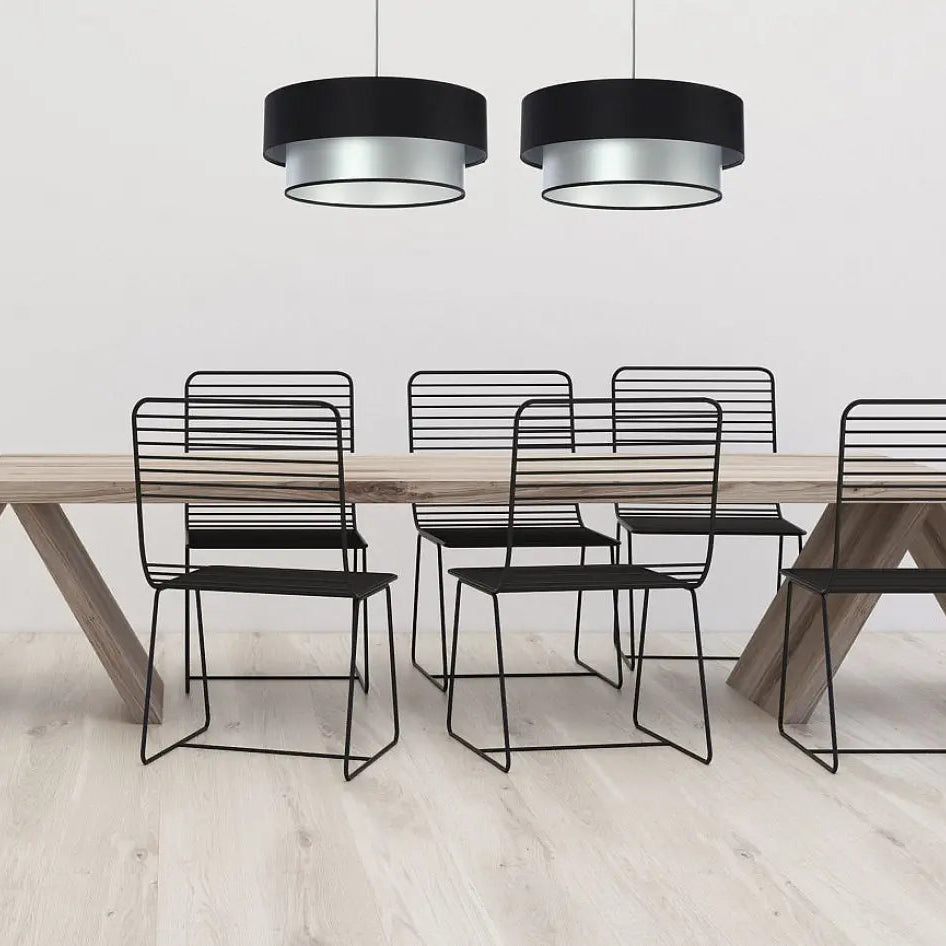 Suspension luminaire duo noire et argent cylindrique en métal minimaliste suspendue au-dessus de la table à manger