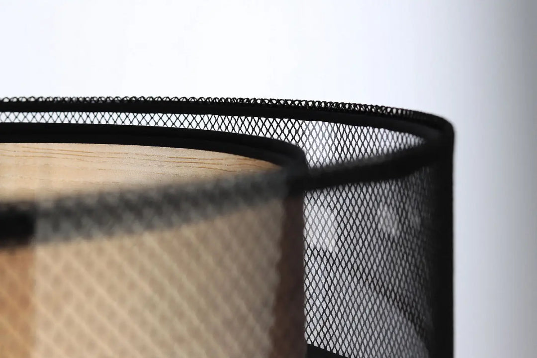 Panier à linge cylindrique en maille noire avec bord intérieur en bois pour suspension luminaire noire duo beige