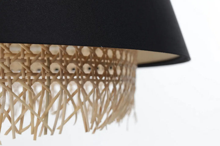 Suspension luminaire noire avec abat-jour en tissu noir et base en rotin tressé pour éclairage décoratif