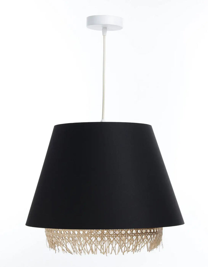 Suspension luminaire noire en tissu noir avec frange en rotin tressé au bas pour un éclairage décoratif