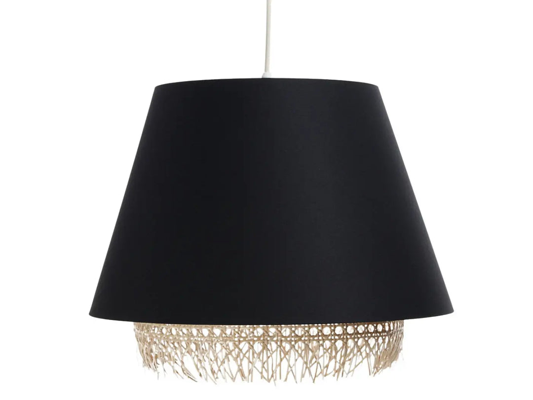 Suspension luminaire noire with black fabric shade and woven rattan fringe for elegant interior lighting