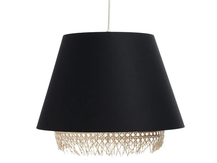 Suspension luminaire noire with black fabric shade and woven rattan fringe for elegant interior lighting