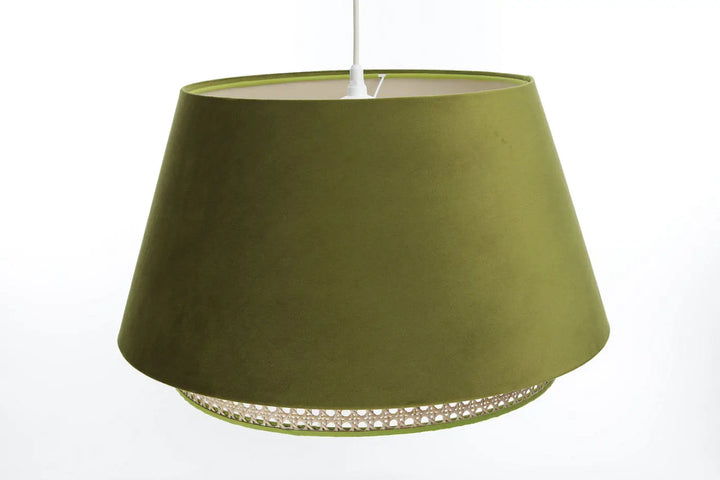 Suspension luminaire olive sensei rattan en velours olive avec abat-jour et base métallique tissée