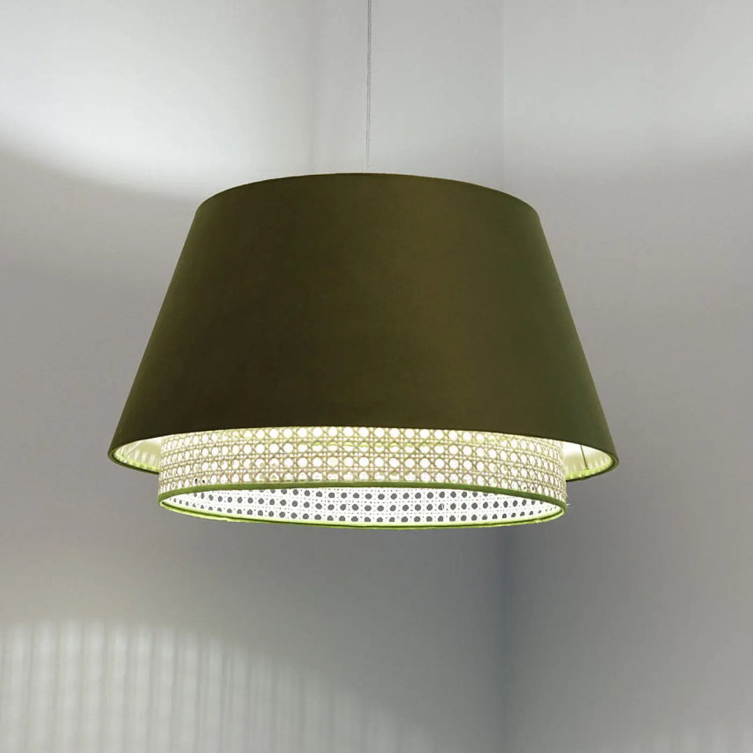 Suspension luminaire olive en tissu vert olive avec anneau tressé en rotin pour un éclairage élégant