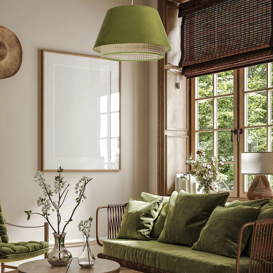 Suspension luminaire olive en velours olive doux avec bande accent tressée en rotin pour un éclairage élégant