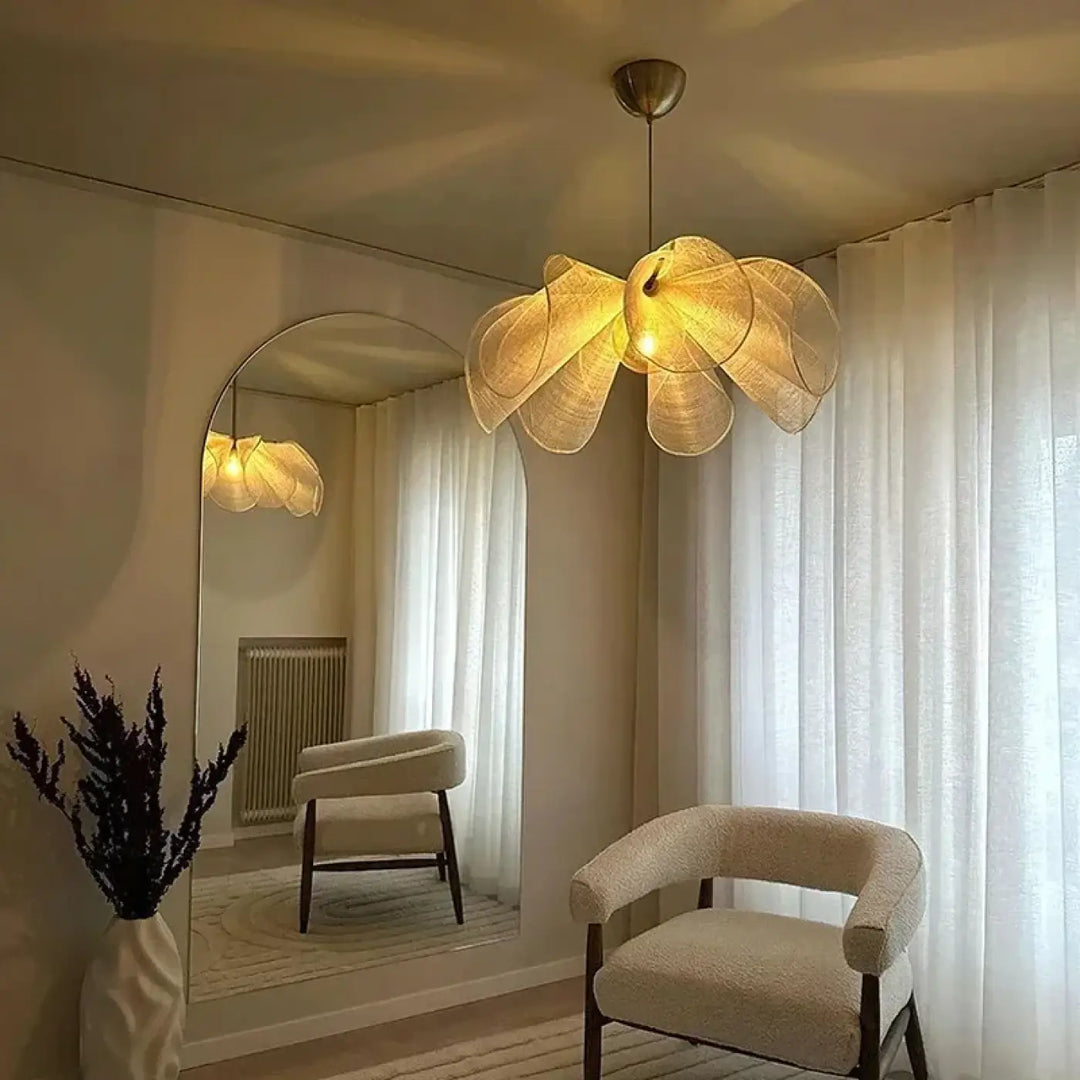 Suspension luminaire original en tissu au design léger et élégant

