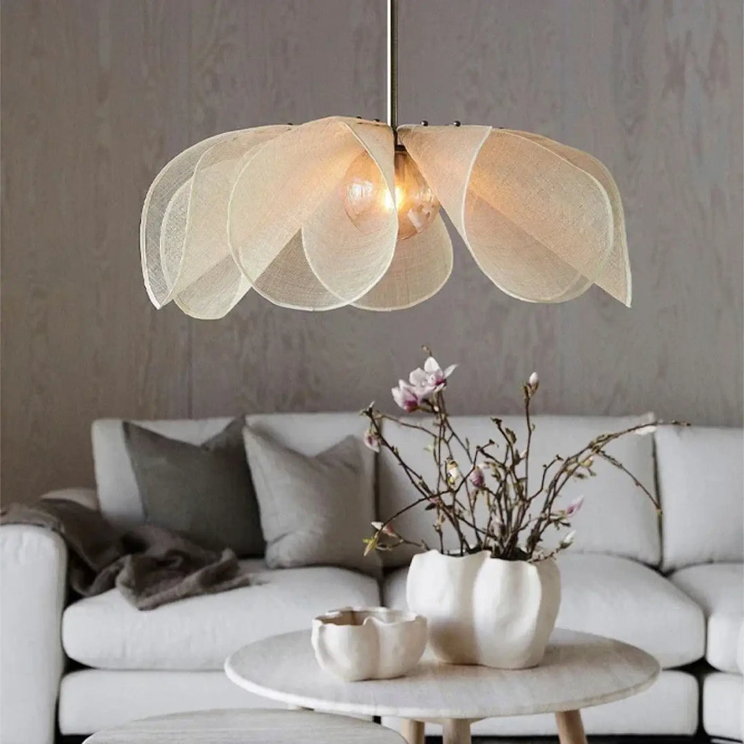 Suspension luminaire original en tissu au design léger et élégant

