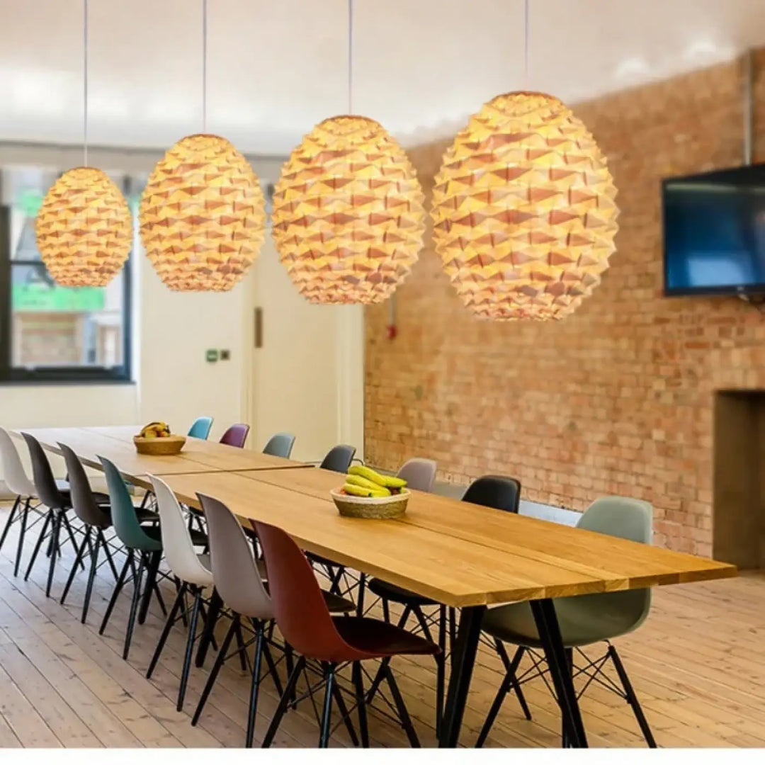 Suspension luminaire satori avec quatre lampes suspendues sphériques tissées à lumière chaude au-dessus de la table à manger