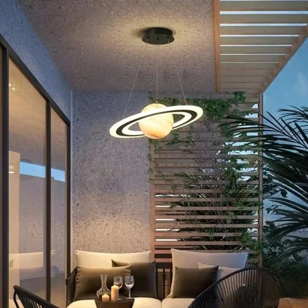 Suspension luminaire titania avec lumière blanche en forme de planète lumineuse et anneaux noirs pour installation plus brefs délais