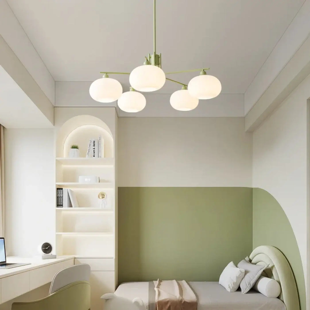 Suspension luminaire raffinée antiki avec cinq globes en verre dépoli et structure en métal vert pastel mat