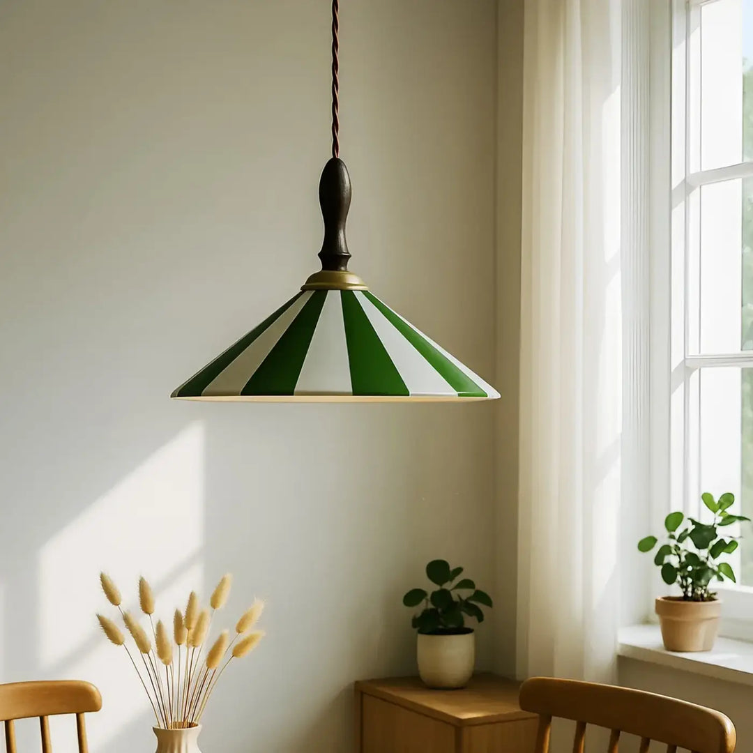 Suspension luminaire nadahy style vintage rayée vert et blanc avec un finial en bois foncé