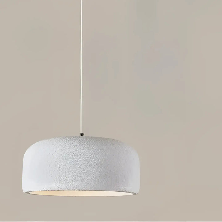 Suspension luminaire basalt blanc minimaliste avec finition mate texturée style wabi-sabi relief minéral