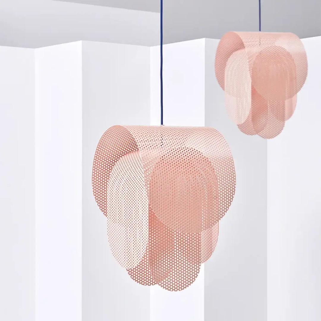 Suspension luminaire rose effet grillage au style original