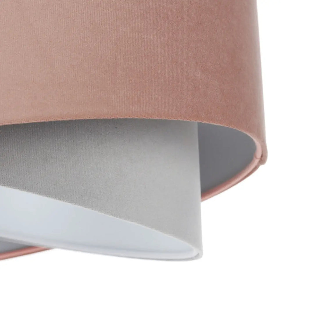 Suspension luminaire galaxy jasmin en rose pâle avec abat-jour en tissu doux et intérieur gris clair contrastant