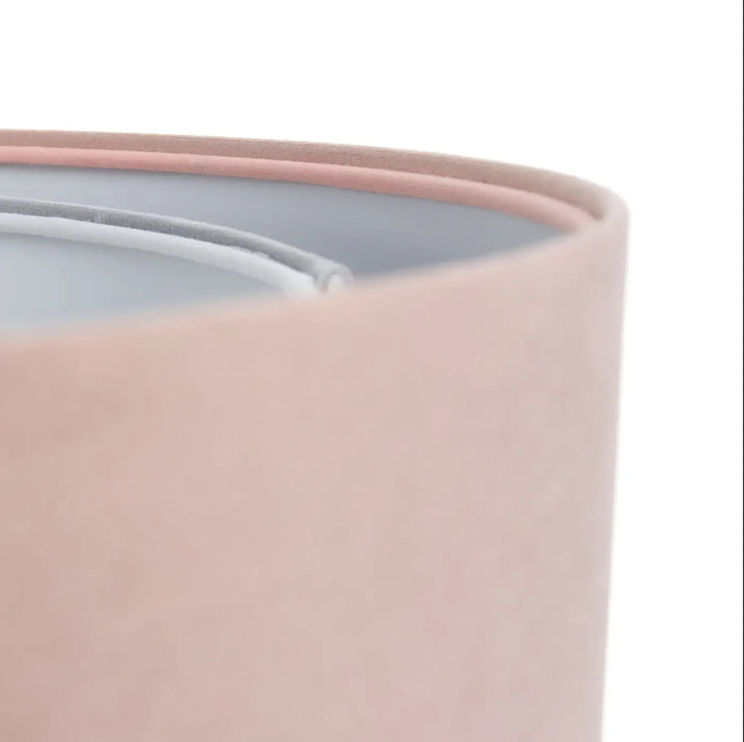 Suspension luminaire rose pâle en forme cylindrique avec finition mate et rebord intérieur subtil galxy jasmin