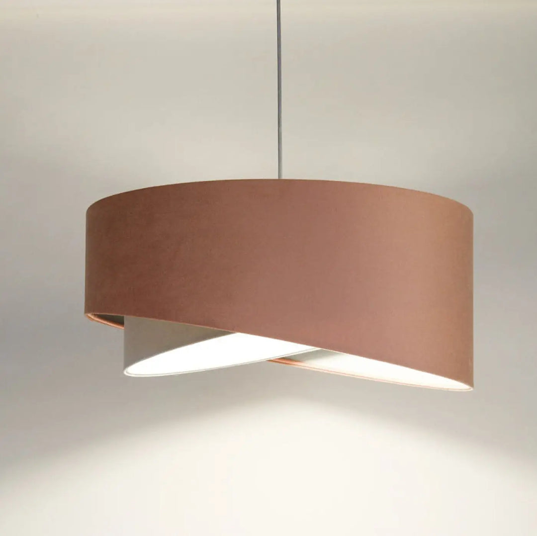 Suspension luminaire galaxy jasmin avec abat-jour cylindrique en tissu rose pâle et anneau intérieur blanc intégré