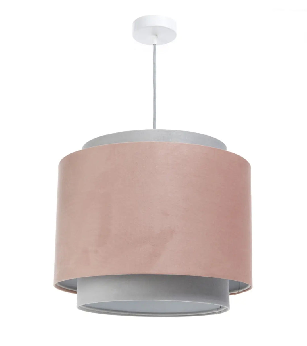 Suspension luminaire rose poudré en velours rose doux avec cadre metal gris et chaine suspendue élégante