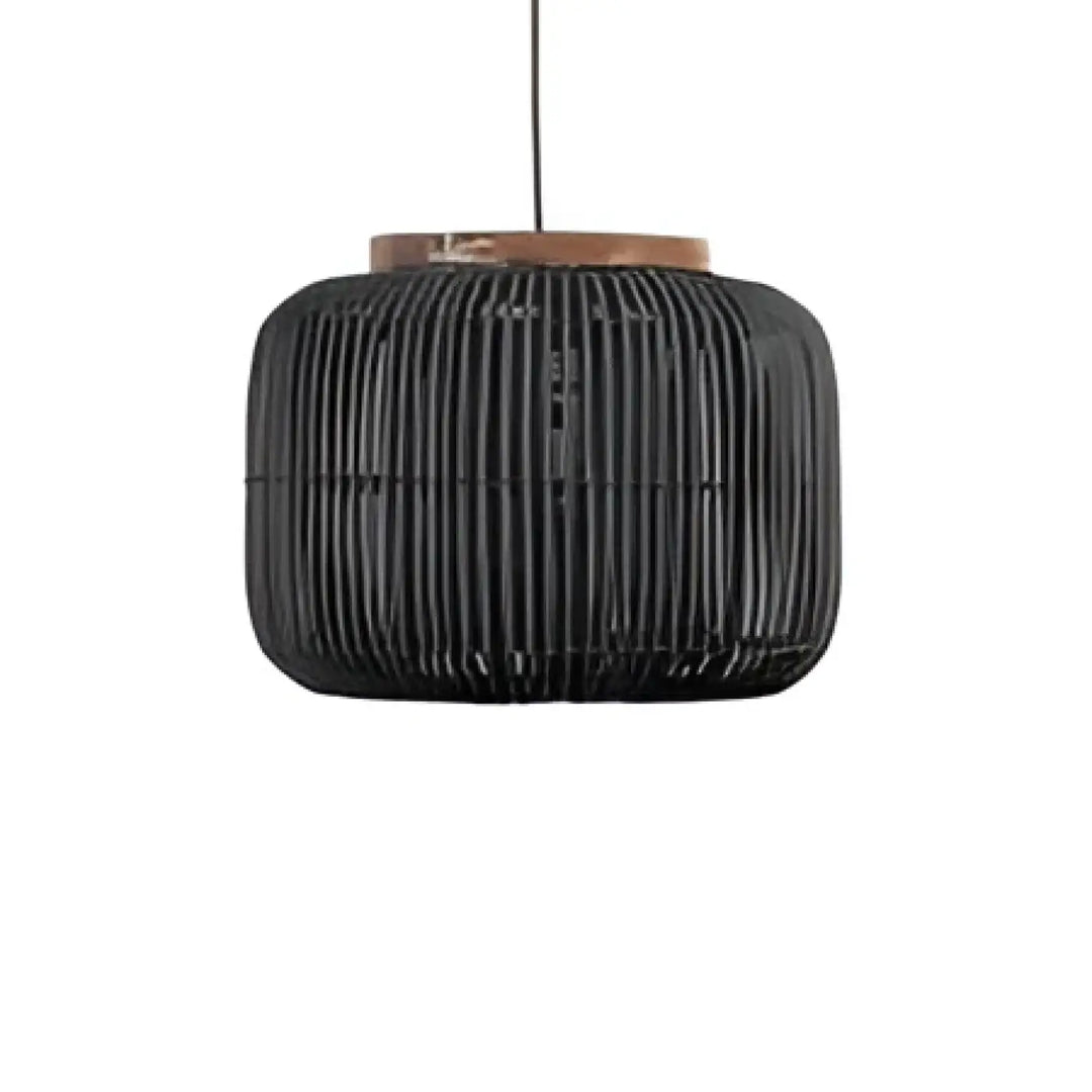 Suspension luminaire solea en rotin tissé noir avec un dessus en bois pour décoration intérieure élégante