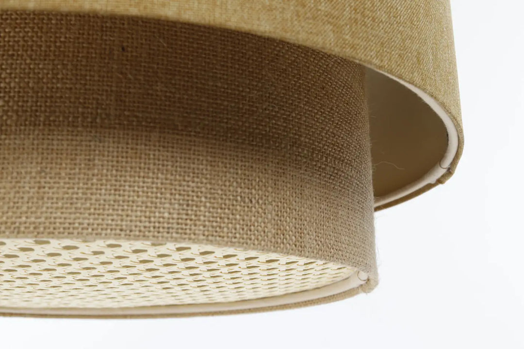 Suspension luminaire duo rotin en rotin beige avec abat-jour tissé beige et doublure intérieure perforée