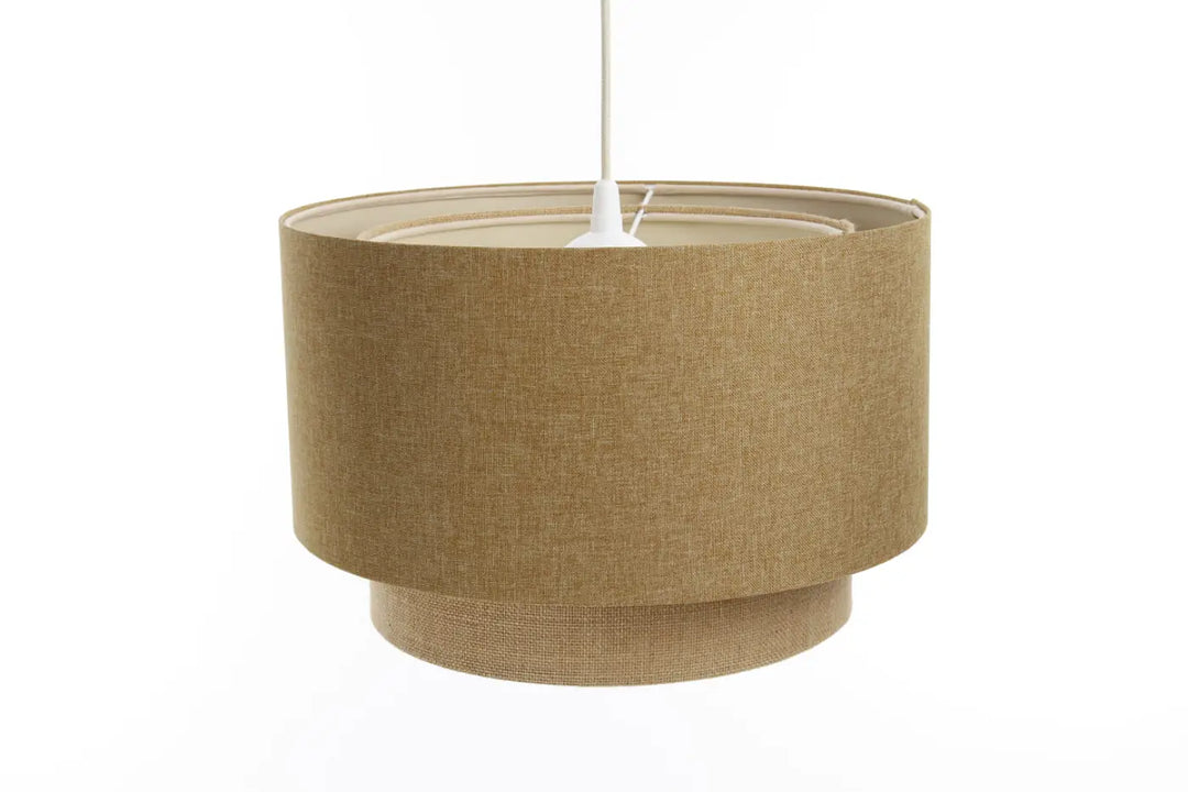 Suspension luminaire duo rotin en rotin beige ecru avec abat-jour cylindrique texture tan et fixation blanche suspendue