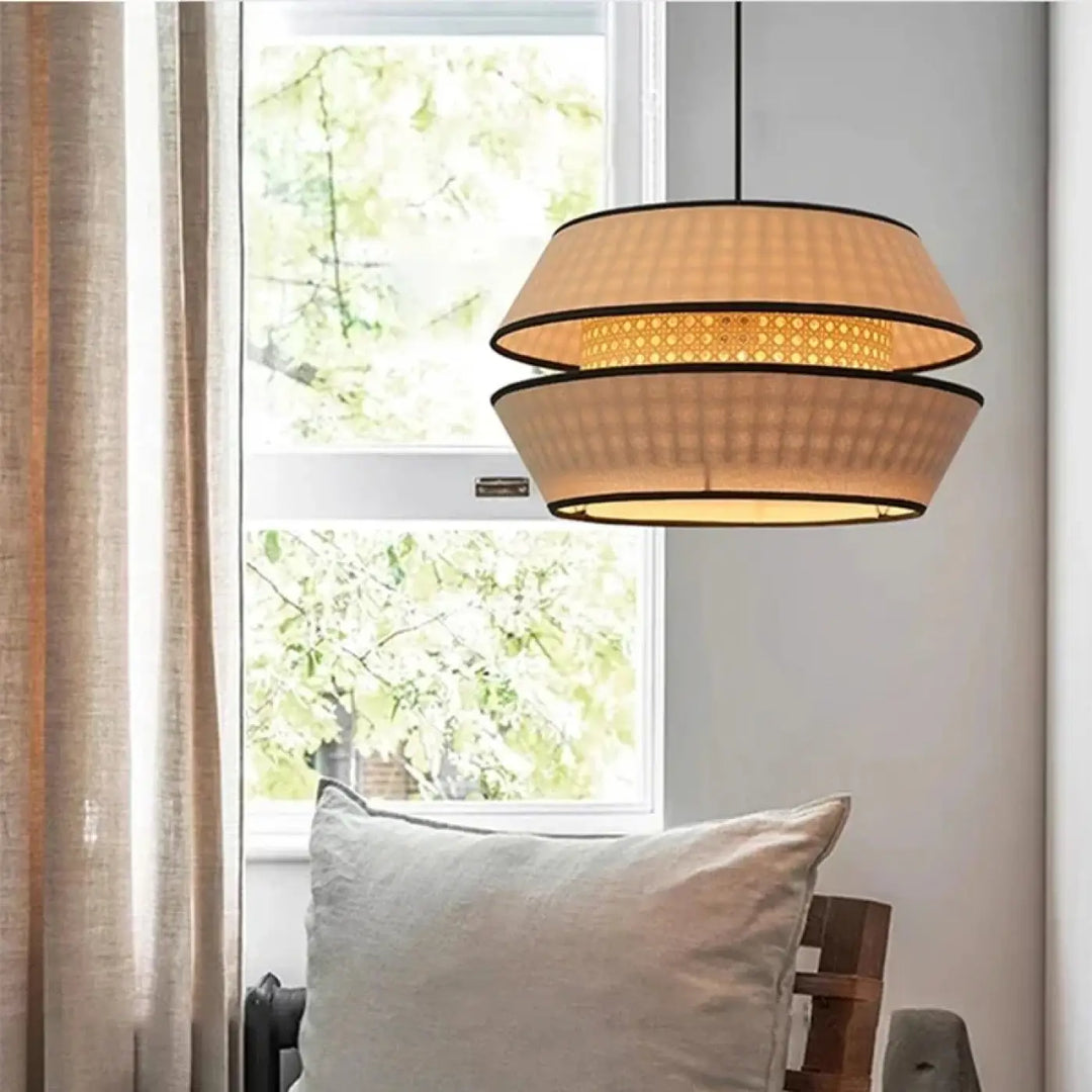 Suspension luminaire ambra en rotin naturel beige avec double abat et bordure noire design en couches