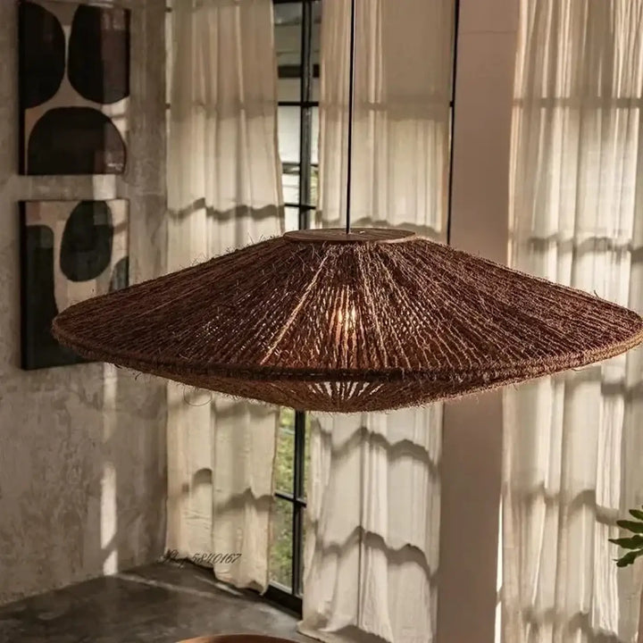 Suspension luminaire en rotin tréssé marron haut de gamme

