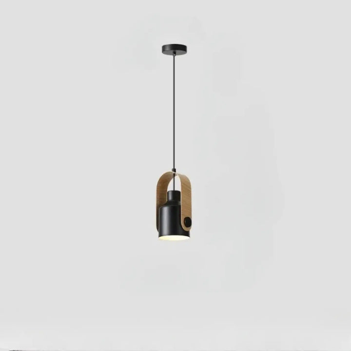 Suspension luminaire talvi en forme de cylindre noir avec un accent en bois en forme darc
