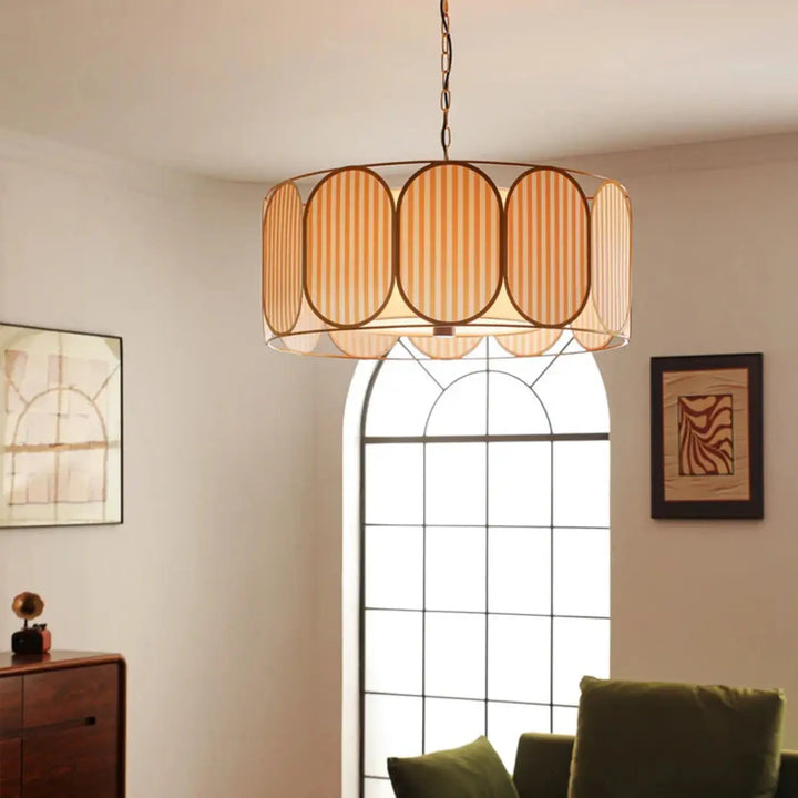 Suspension luminaire en stries beige et or style art déco chic