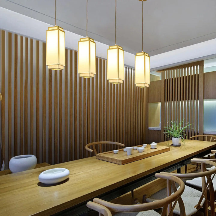 Quatre suspensions luminaires rectangulaires à design raffiné style chinois avec lumière douce et tons chauds