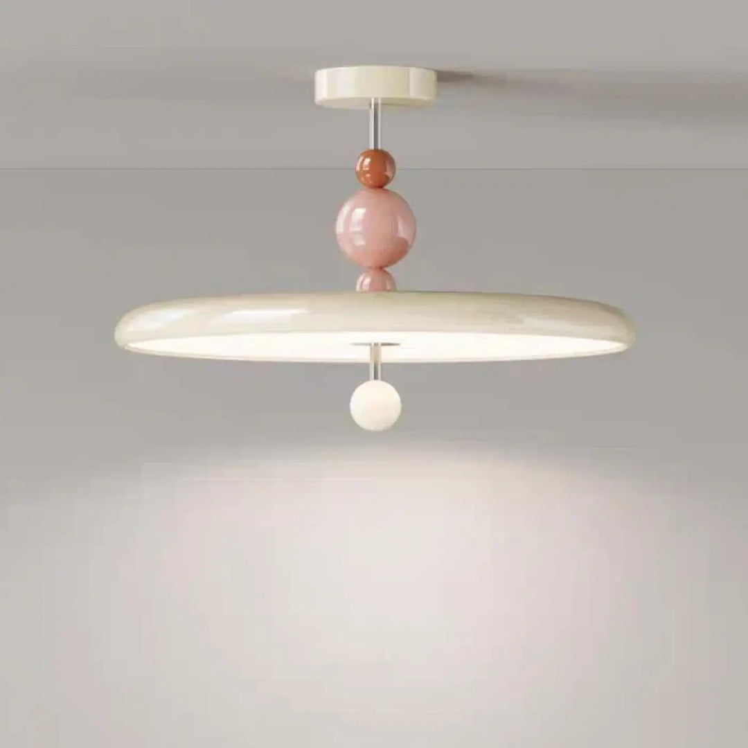 Suspension luminaire Tania en style contemporain avec accents sphériques brillants rose pastel et crème pour ambiance douce