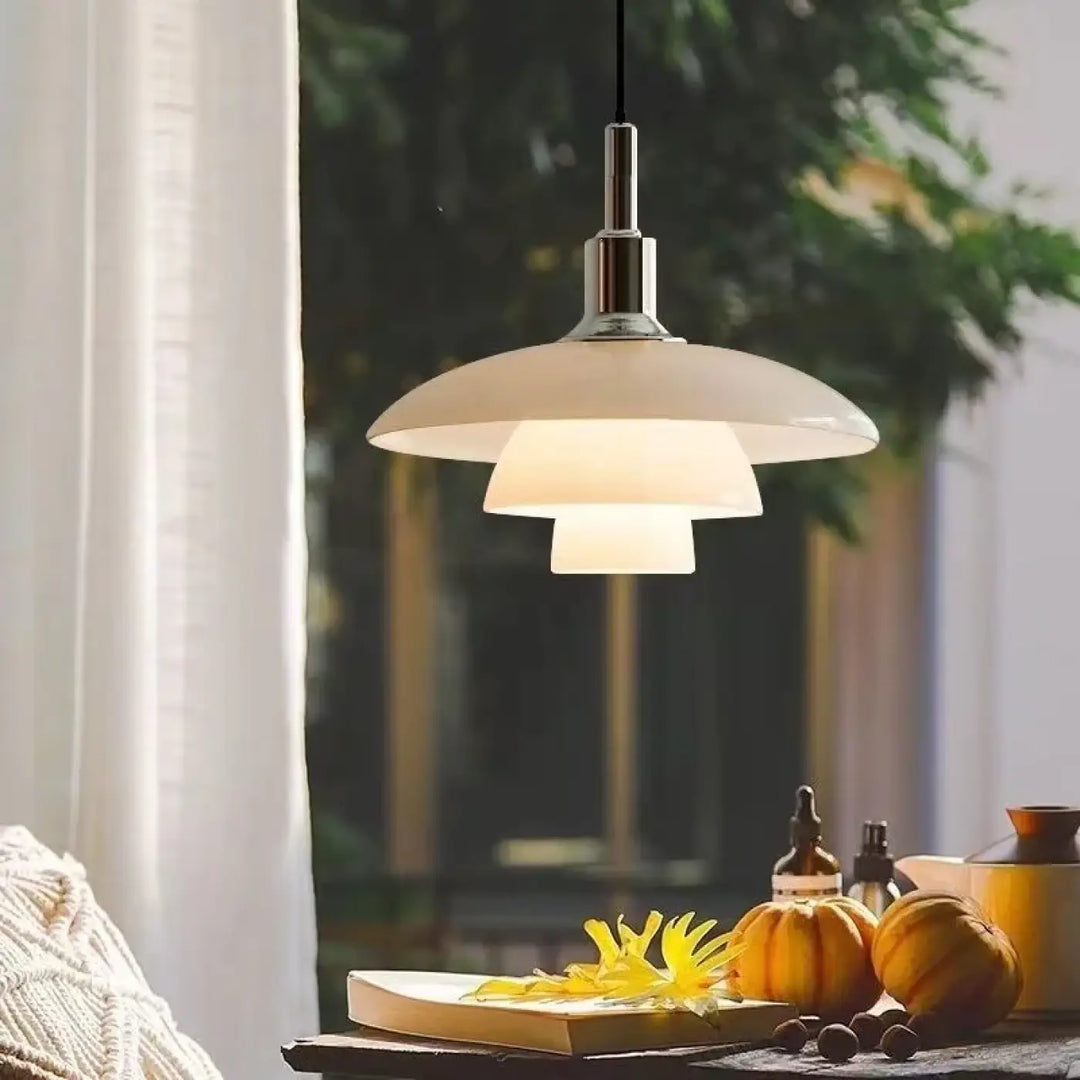 Suspension luminaire noida avec verre opalin crème en verre à étages et finition chrome style danois