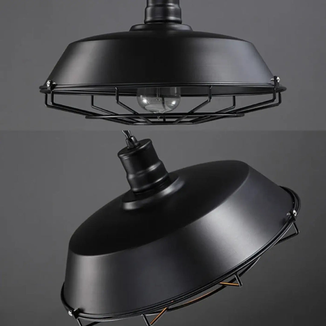 Suspension luminaire au style industriel en forme de cloche aplatie

