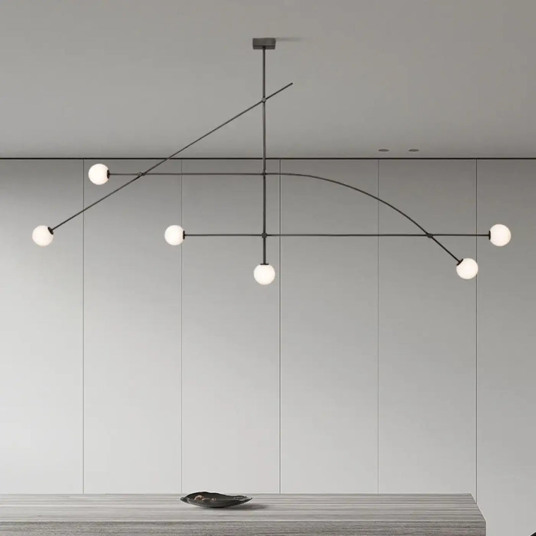 Suspension luminaire style moderne moack en métal noir avec cinq globes en verre blanc pour éclairage contemporain