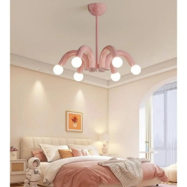Suspension luminaire kandi rose pastel avec bras courbes et ampoules sphériques style pop art moderne