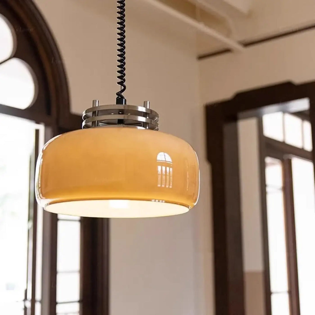 Suspension luminaire jani en verre ambre chaud avec fixation chrome poli et cordon noir spiralé style vintage
