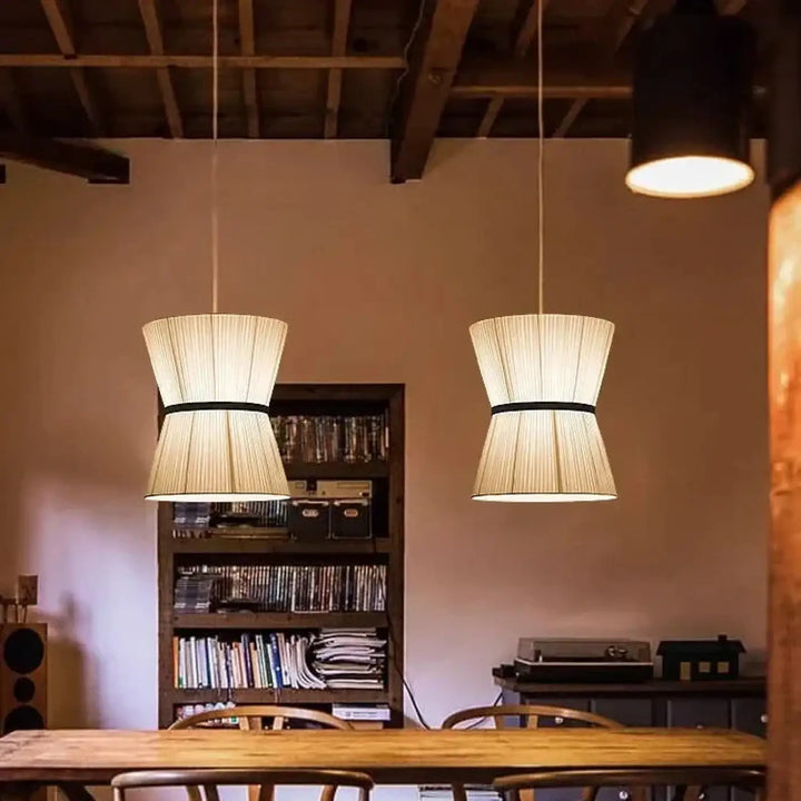 Suspension luminaire en tissu beige design élégant style chic