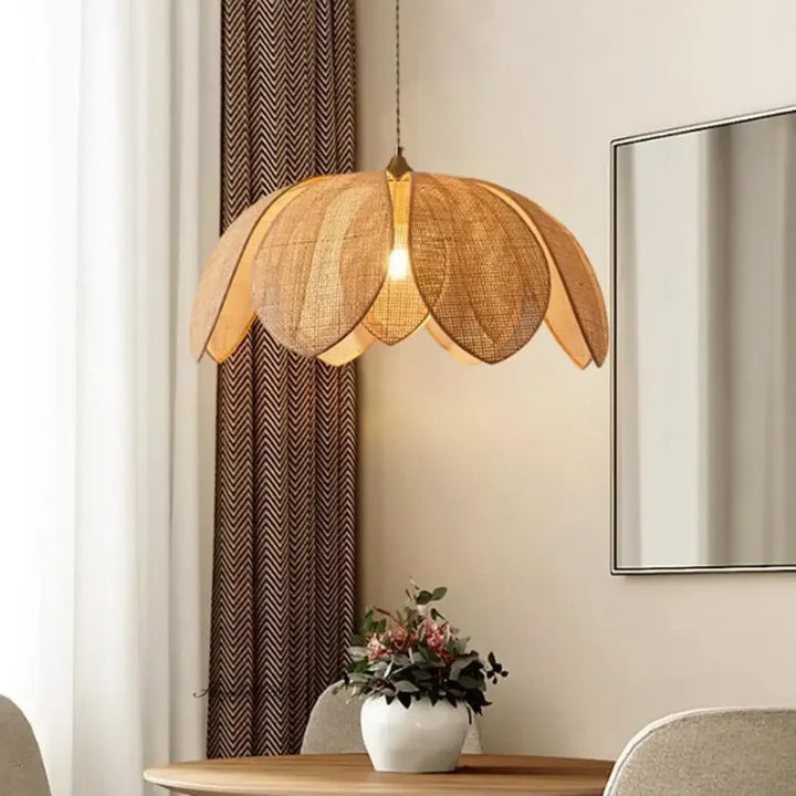 Suspension luminaire en tissu beige style artisanal élégant