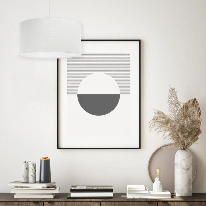 Suspension luminaire blanc crème avec cadre noir minimaliste et design géométrique en tissu blanc crème velours