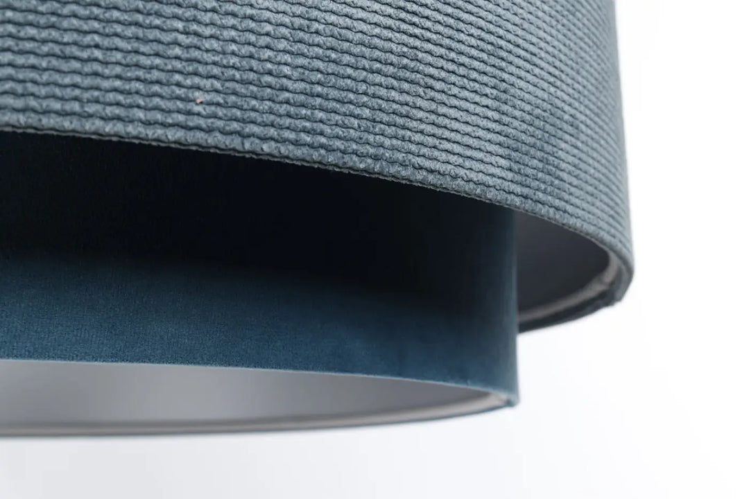 Suspension luminaire doblo classic en tissu bleu clair avec abat-jour texturé bleu ardoise et doublure intérieure bleu profond